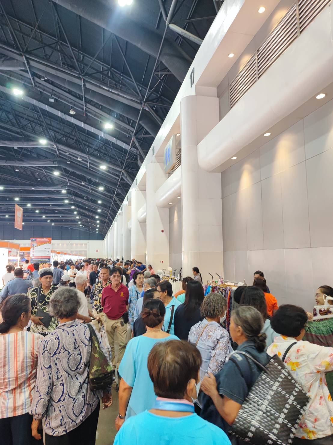 พช.สกลนคร ชวนเที่ยว ช้อป ชิม สินค้าเด็ด! ยกทัพ OTOP บุกงาน “ศิลปาชีพ ประทีปไทย” 9–17 ส.ค. ที่อิมแพ็ค เมืองทองฯ