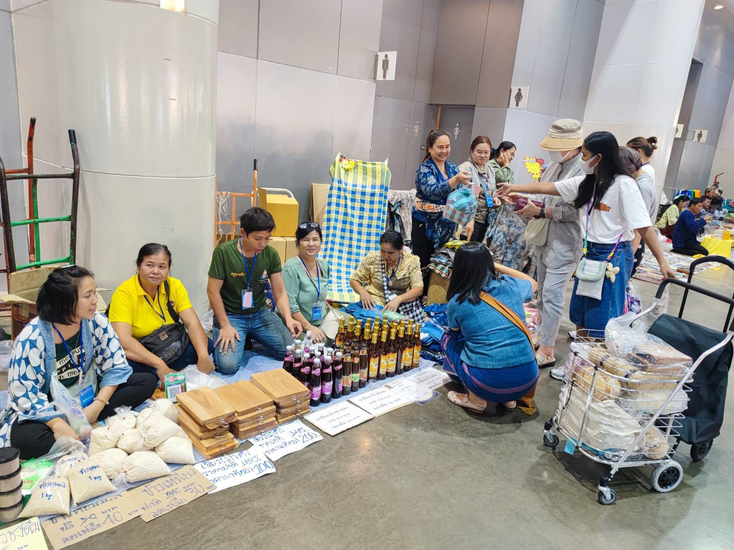 พช.สกลนคร ชวน ช้อป ชิม เที่ยว! ยกขบวนสินค้าเด็ด OTOP บุกงาน “ศิลปาชีพ ประทีปไทย” จัดระหว่างวันที่ 9–17 ส.ค. ที่อิมแพ็ค เมืองทองฯ