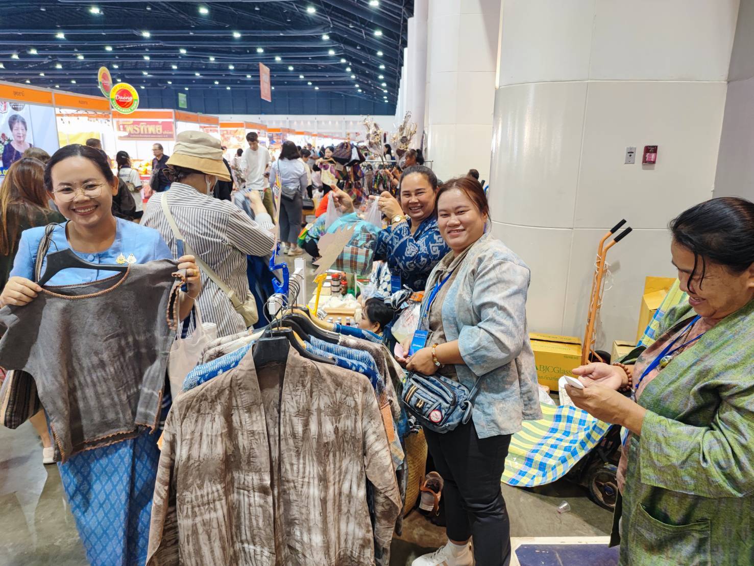 พช.สกลนคร ชวน ช้อป ชิม เที่ยว! ยกขบวนสินค้าเด็ด OTOP บุกงาน “ศิลปาชีพ ประทีปไทย” จัดระหว่างวันที่ 9–17 ส.ค. ที่อิมแพ็ค เมืองทองฯ