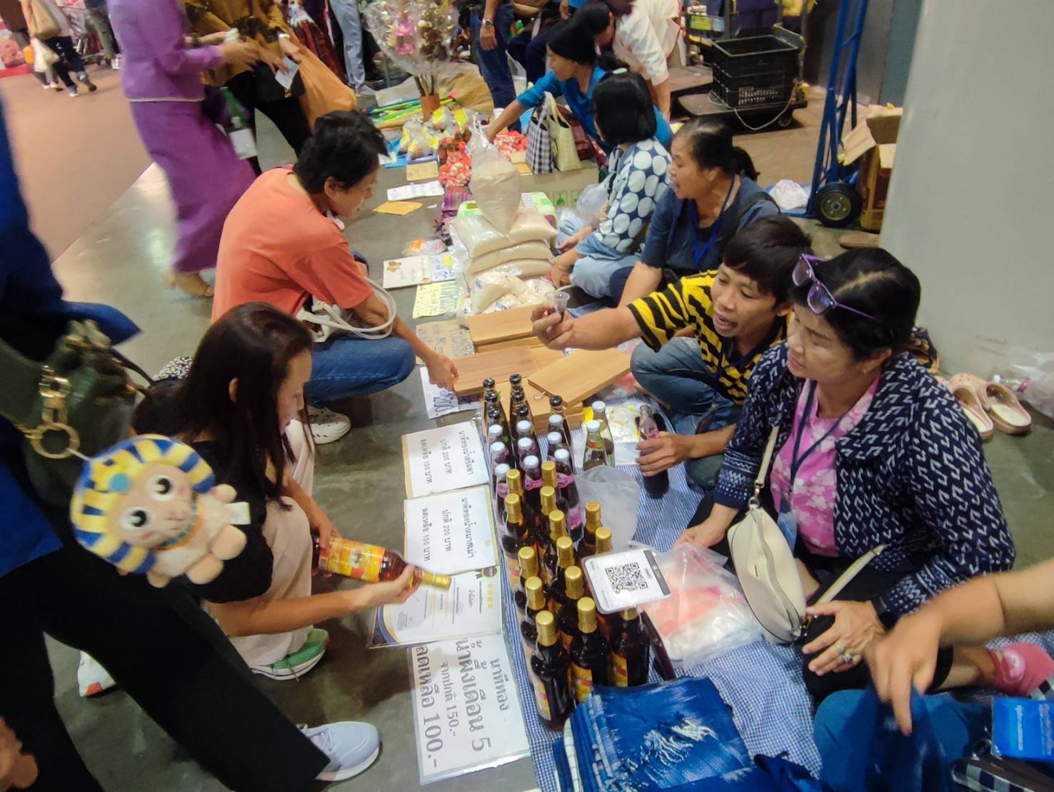 พช.สกลนคร ชวน ช้อป ชิม เที่ยว! ยกขบวนสินค้าเด็ด OTOP บุกงาน “ศิลปาชีพ ประทีปไทย” จัดระหว่างวันที่ 9–17 ส.ค. ที่อิมแพ็ค เมืองทองฯ