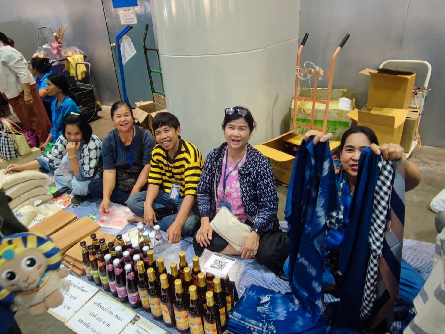 พช.สกลนคร ชวน ช้อป ชิม เที่ยว! ยกขบวนสินค้าเด็ด OTOP บุกงาน “ศิลปาชีพ ประทีปไทย” จัดระหว่างวันที่ 9–17 ส.ค. ที่อิมแพ็ค เมืองทองฯ