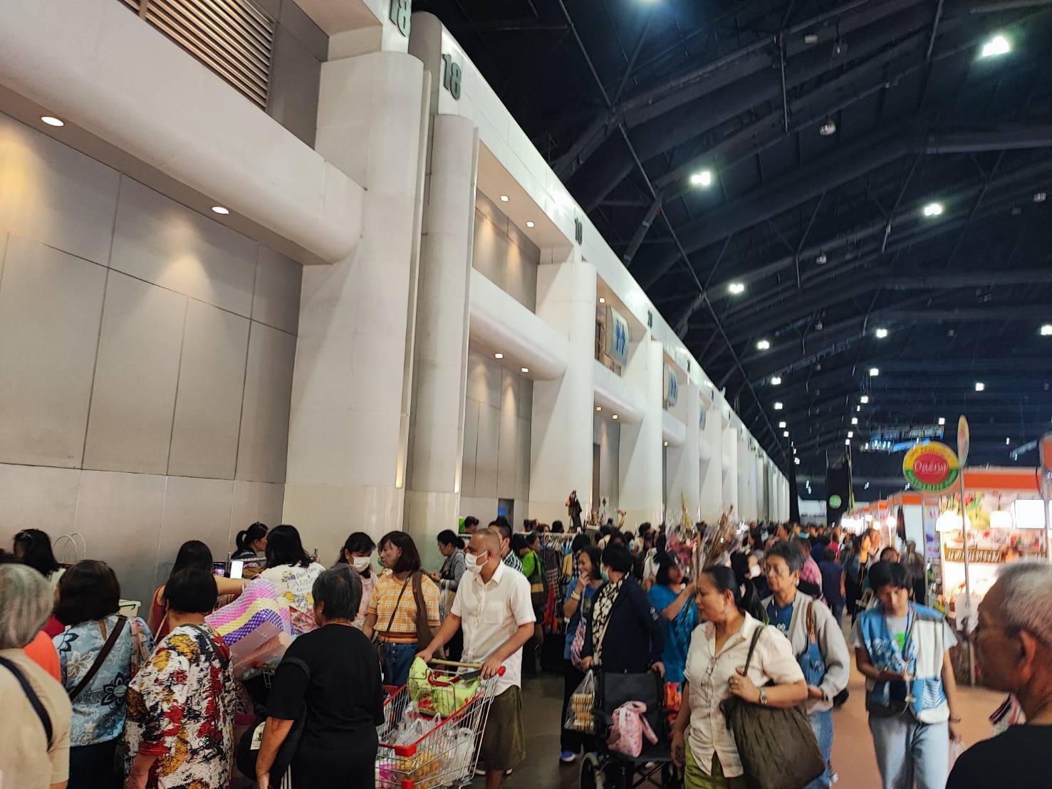 พช.สกลนคร ยกขบวนสินค้าเด็ด OTOP บุกงาน “ศิลปาชีพ ประทีปไทย” จัดระหว่างวันที่ 9–17 ส.ค. ที่อิมแพ็ค เมืองทองฯ วันที่ 17 สิงหาคม 2568