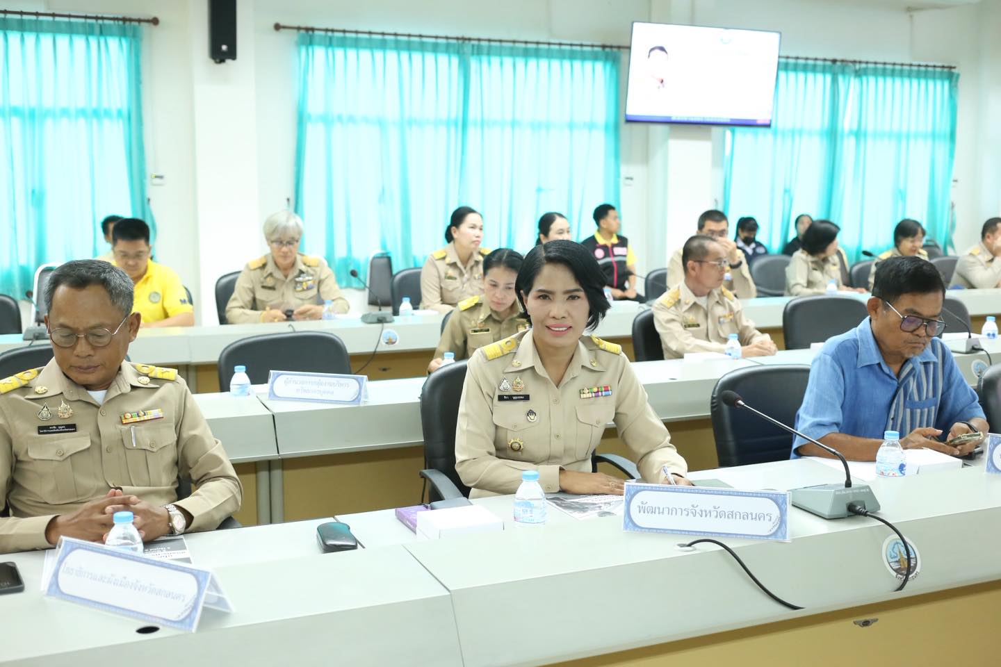 พช.สกลนคร ร่วมประชุม สื่อสารสร้างความเข้าใจกับส่วนราชการ ขับเคลื่อนนโยบาย “8 Quick Win : 3 ไร้ทุกข์ 5 สร้างสุข”