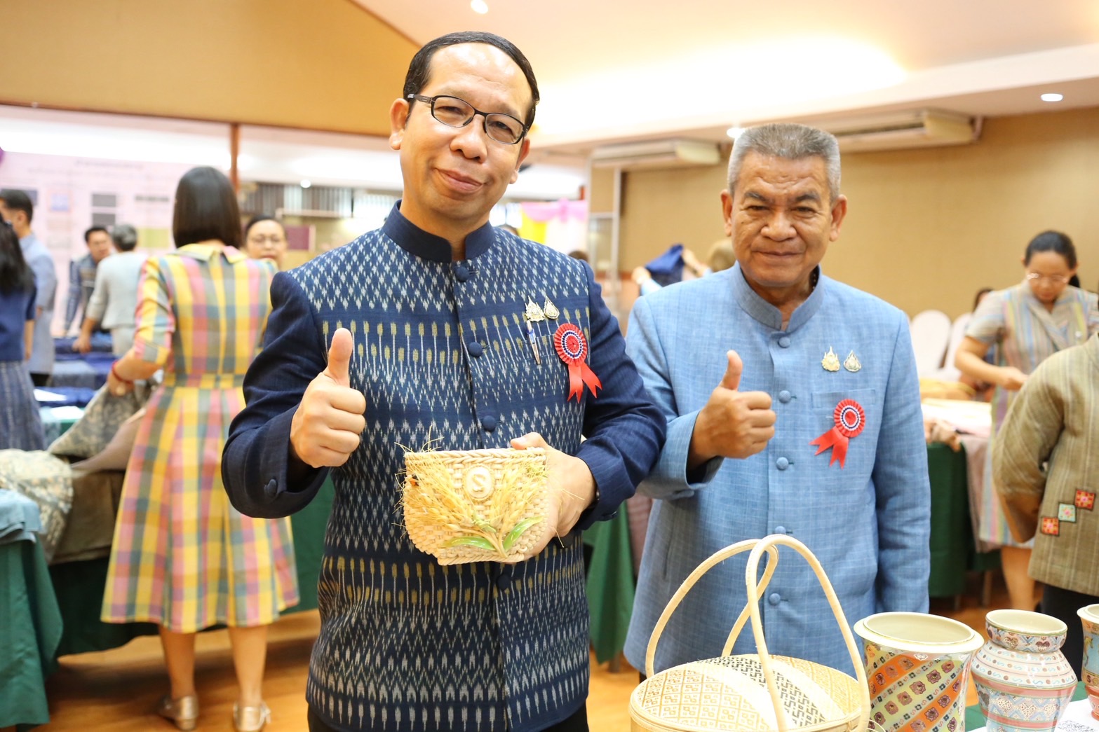 จังหวัดสกลนคร : ประกวด “ผ้าลายสิริราชพัสตราภรณ์” และงานหัตถกรรม สืบสานภูมิปัญญา สู่แฟชั่นยั่งยืน ประจำปี 2568
