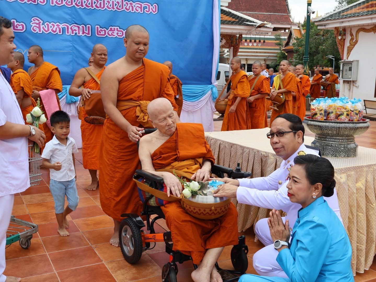 จังหวัดสกลนคร : ทำบุญตักบาตรถวายพระราชกุศล เนื่องในโอกาสวันเฉลิมพระชนมพรรษาสมเด็จพระนางเจ้าสิริกิติ์ พระบรมราชินีนาถ พระบรมราชชนนีพันปีหลวง 12 สิงหาคม 2568 และ “วันแม่แห่งชาติ” ปี 2568