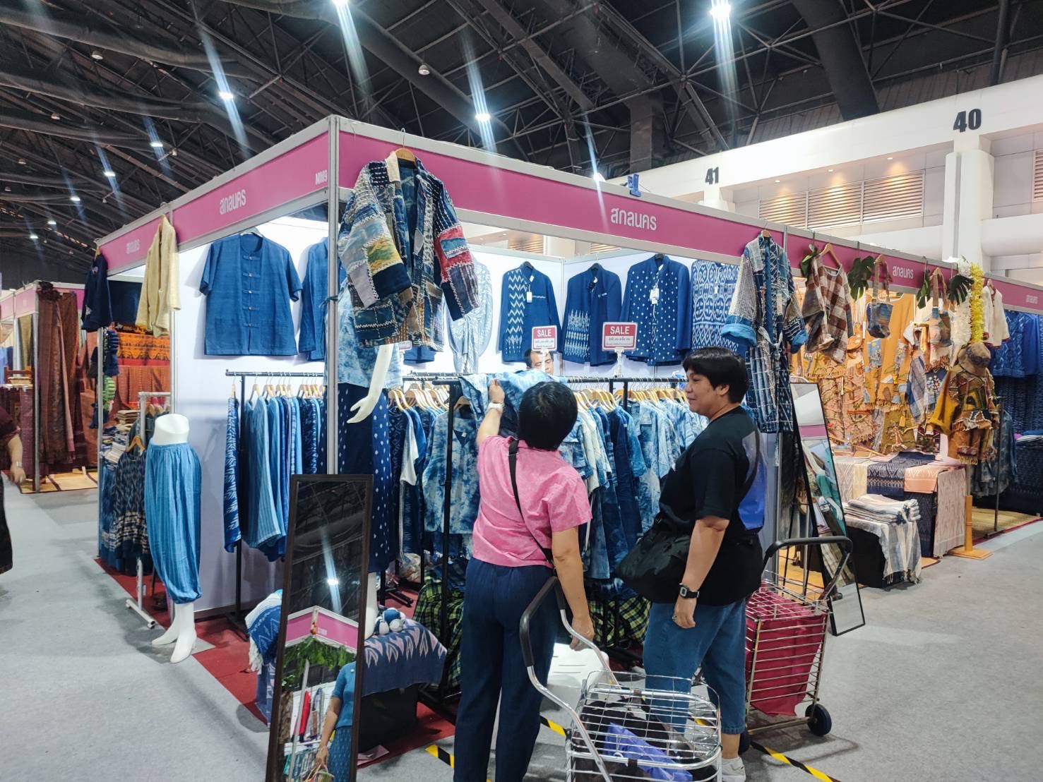 พช.สกลนคร ชวน ช้อป ชิม เที่ยว! ยกขบวนสินค้าเด็ด OTOP บุกงาน “ศิลปาชีพ ประทีปไทย” จัดระหว่างวันที่ 9–17 ส.ค. ที่อิมแพ็ค เมืองทองฯ