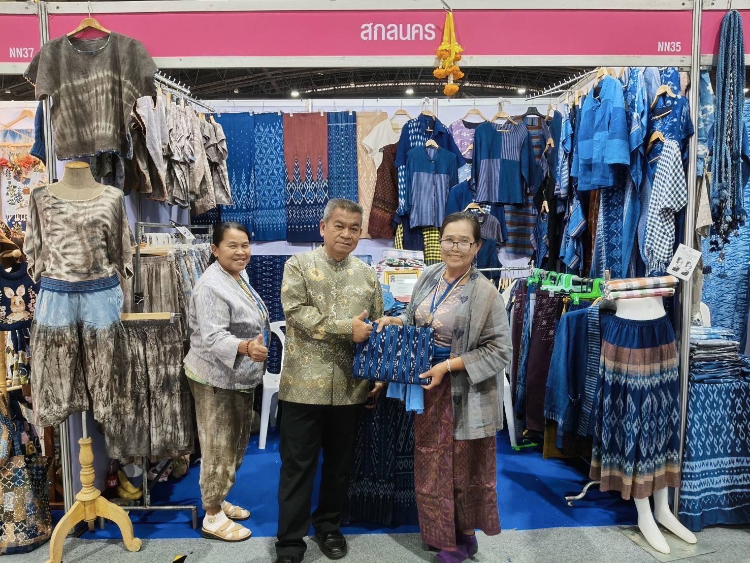 พช.สกลนคร ปิดฉากอย่างสวยงาม งาน “OTOP ศิลปาชีพ ประทีปไทย” ยอดขายทะลุ 11,624,868 บาท