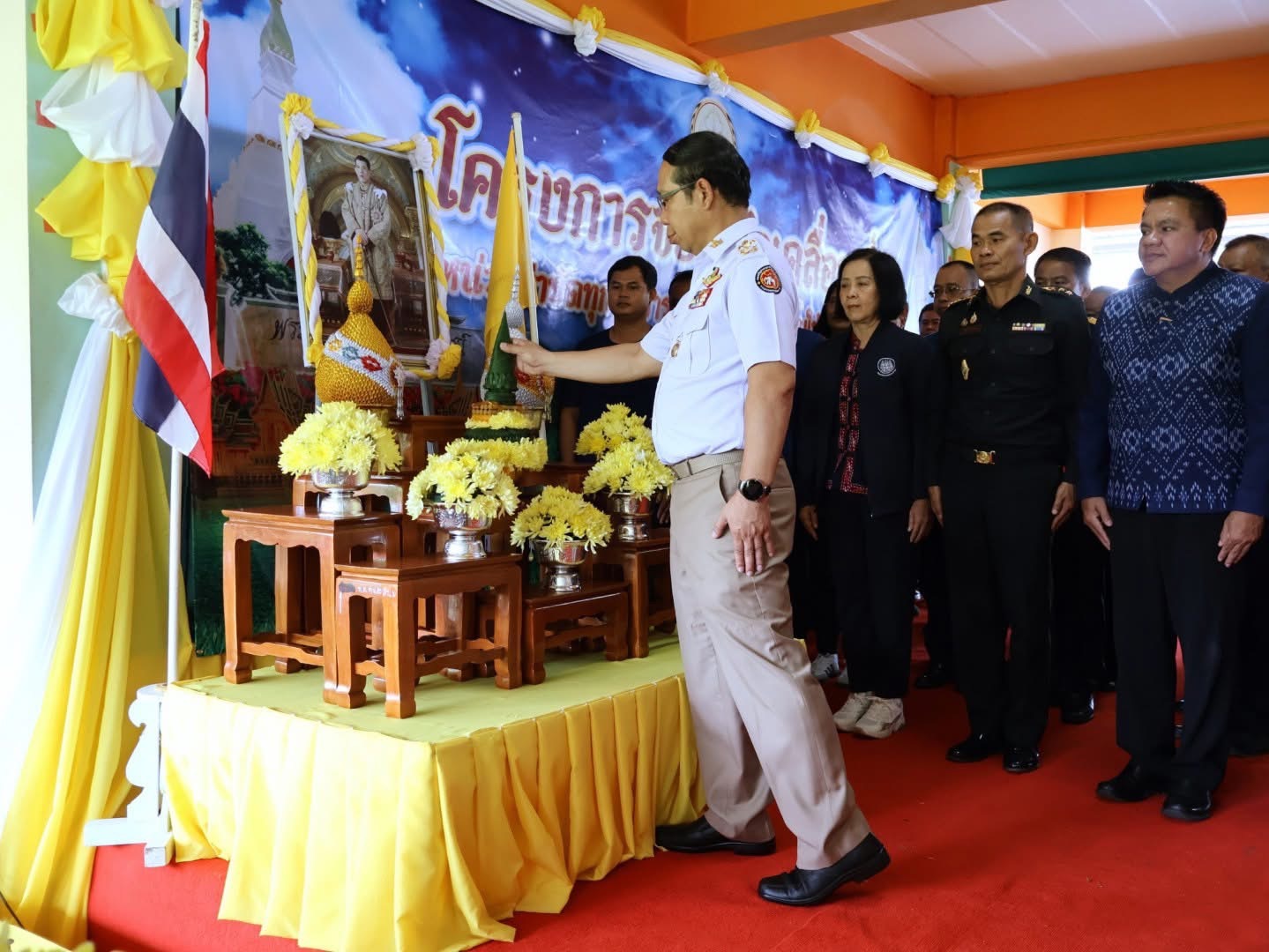 พช. สกลนคร :ร่วมออกหน่วย บำบัดทุกข์ บำรุงสุข สร้างรอยยิ้มให้ประชาชน ณ โรงเรียนบ้านนาจาร อ.วานรนิวาส จ. สกลนคร