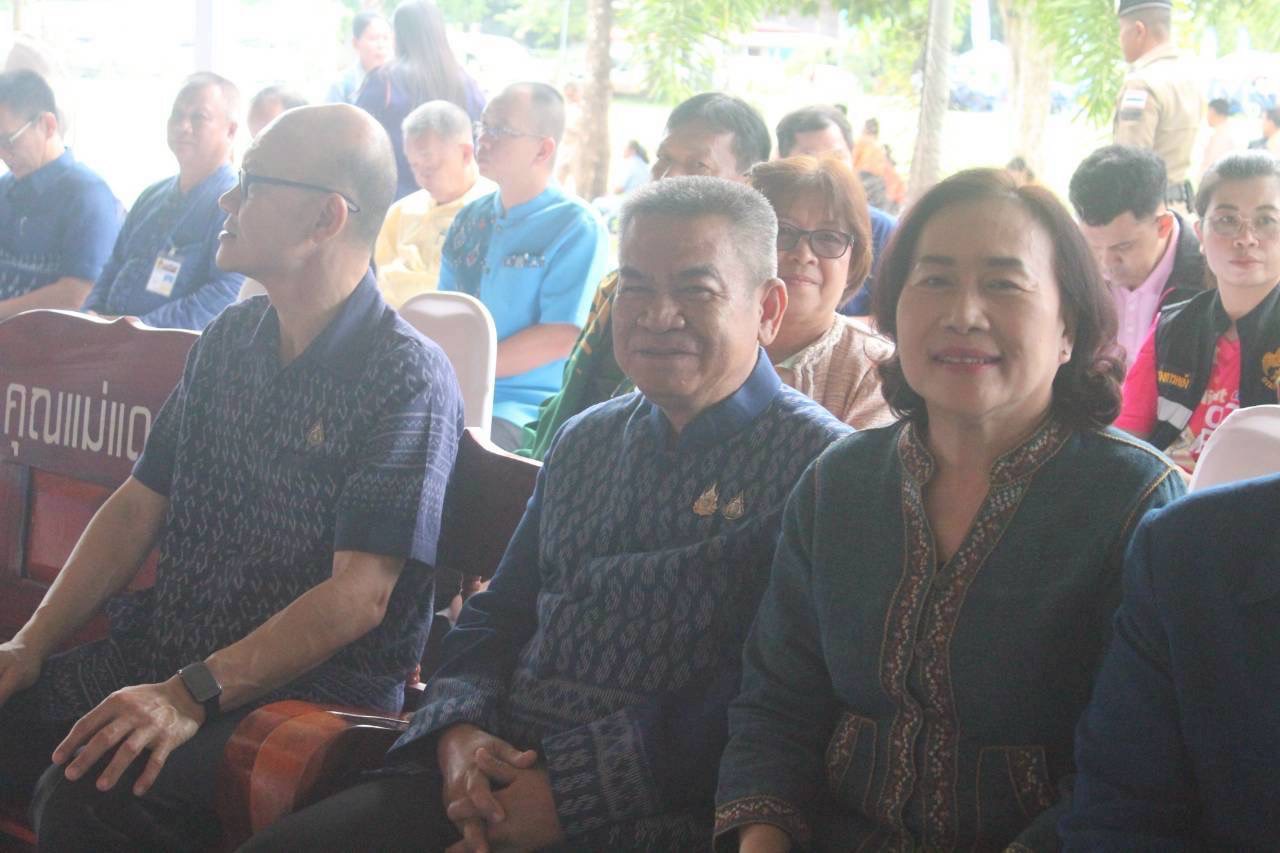 พช. สกลนคร :ร่วมออกหน่วย บำบัดทุกข์ บำรุงสุข สร้างรอยยิ้มให้ประชาชน ณ โรงเรียนบ้านนาจาร อ.วานรนิวาส จ. สกลนคร