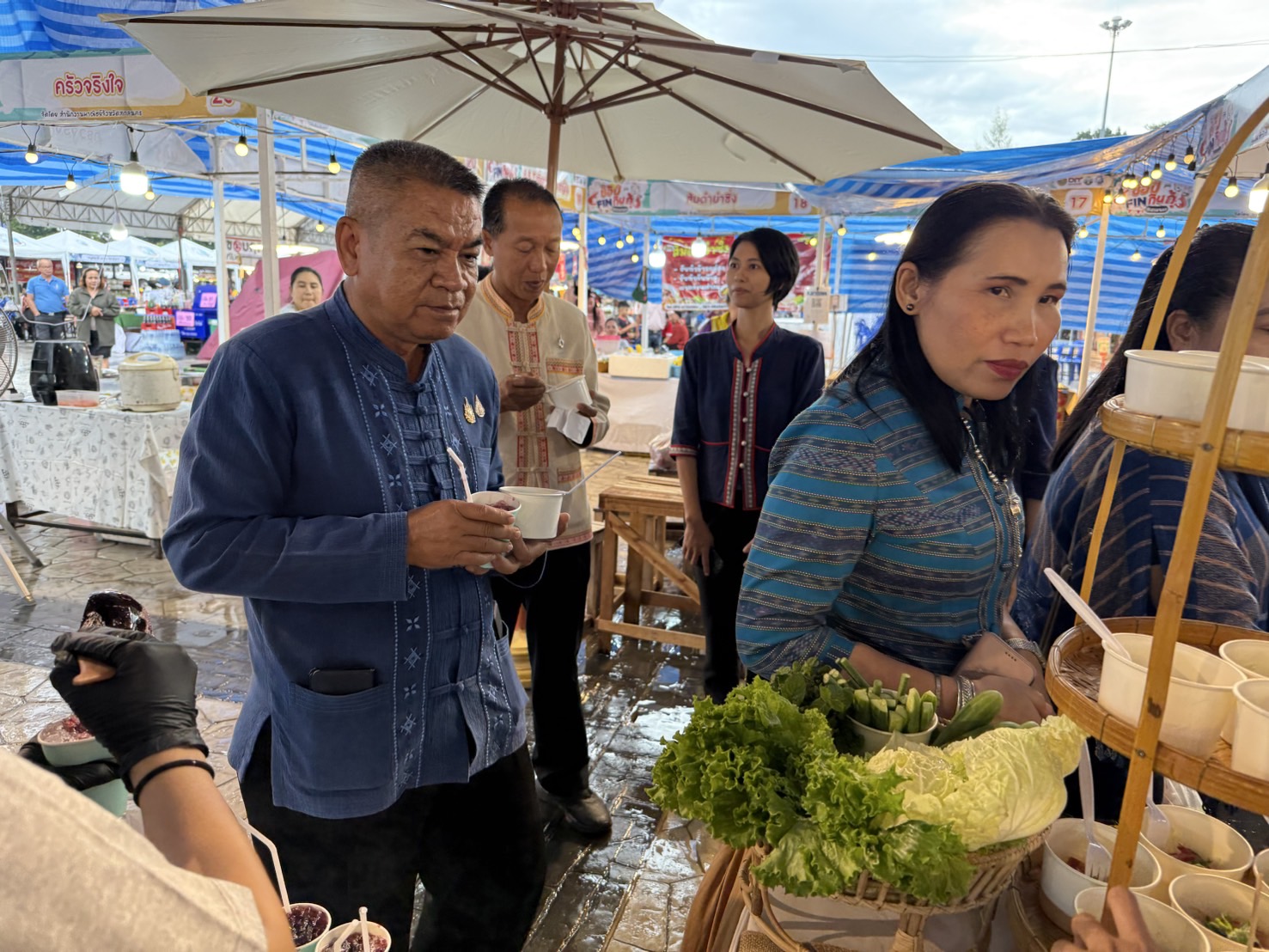 พช. สกลนคร ร่วมตรวจเยี่ยม-ให้กำลังใจผู้ประกอบการ พร้อมชวนร่วมงาน “ช้อป FIN กินกุ้ง @ สกลนคร” 24–28 ส.ค. 2568
