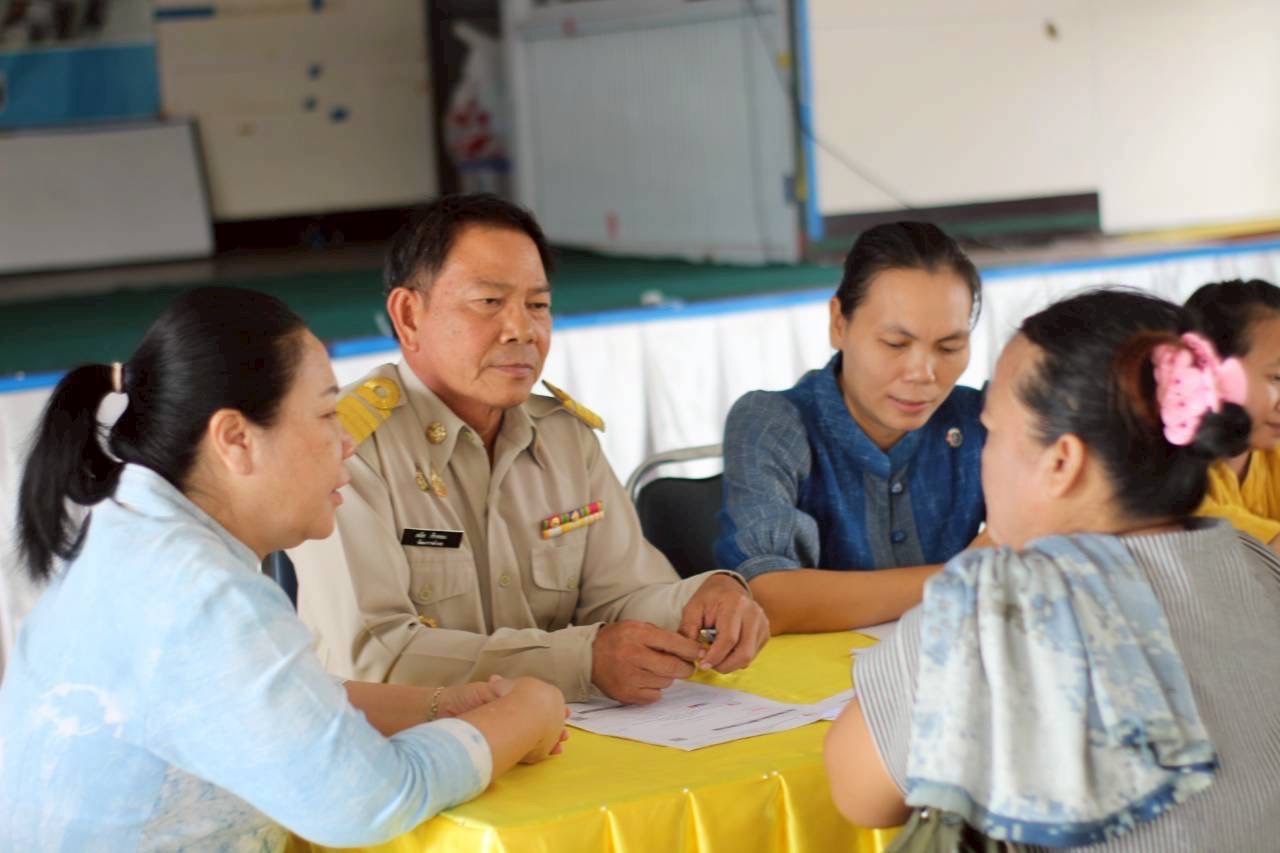 พช.สกลนคร : ติดตามและสนับสนุนการดำเนินงานกองทุนพัฒนาบทบาทสตรี ในเขตพื้นที่อำเภอวาริชภูมิและอำเภอส่องดาว